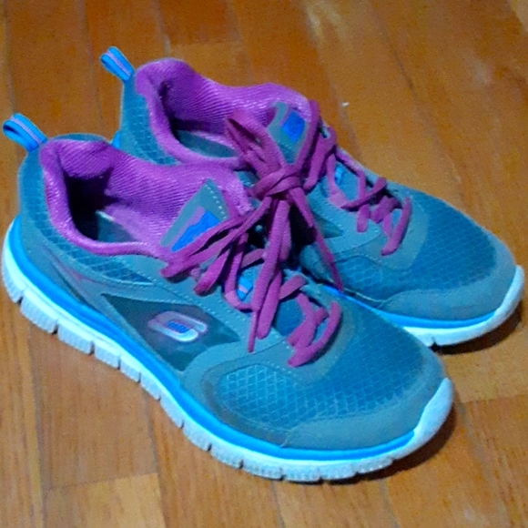 Skechers Shoes - Skechers Memory Foam Atheltic Shoes